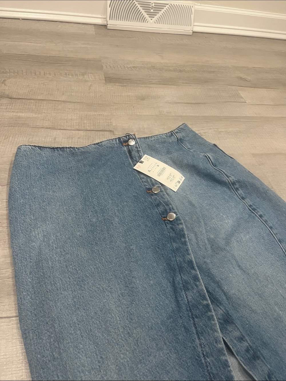 ✨Zara Denim Skirt✨ - Picture 3 of 10